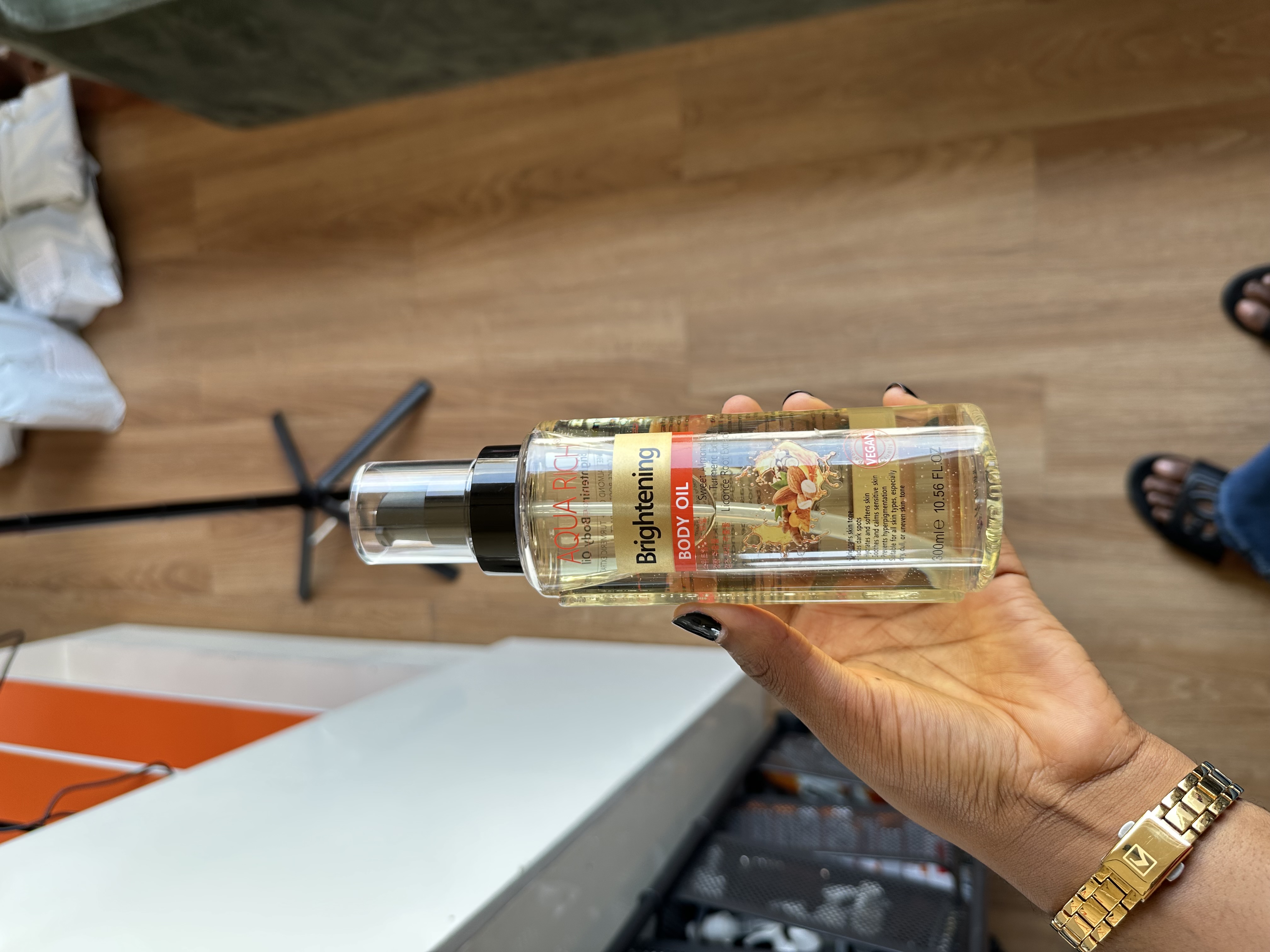 Aqua rich brightening body oil 300ml